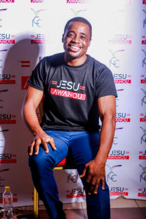 T-SHIRT JESU AWANOU